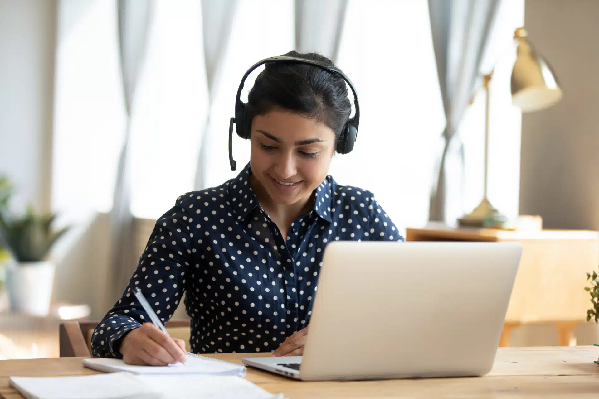 online work from home AdobeStock 313373175