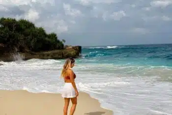 Taylor teaches English online while living in Bali as a remote teacher