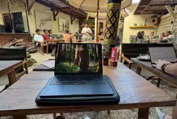Digital nomad English teacher working from a laptop in a Bali cafe