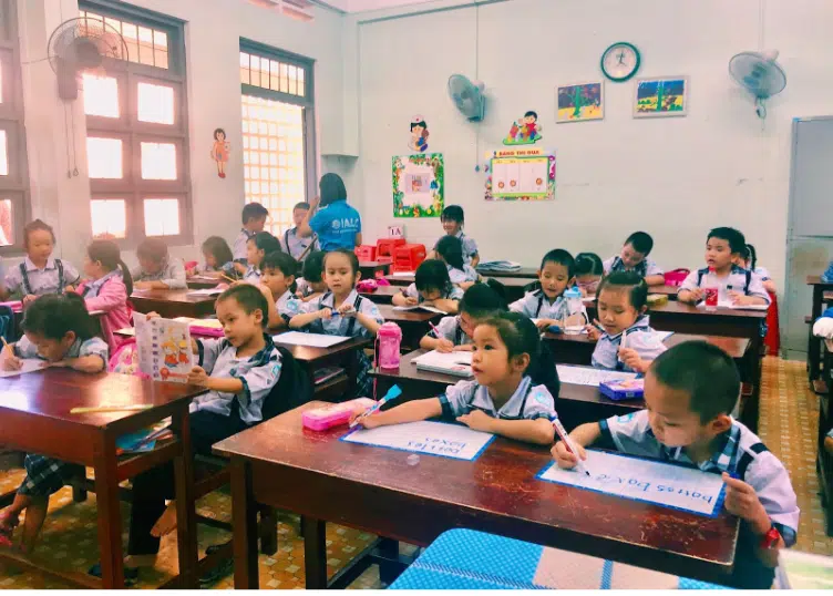 teaching kids in vietnam