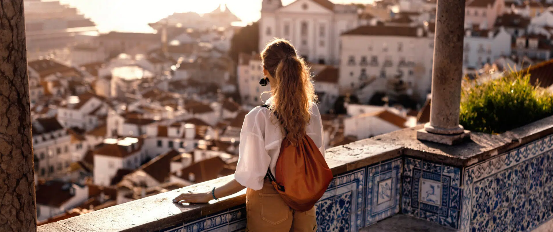 woman traveller admiring a city view