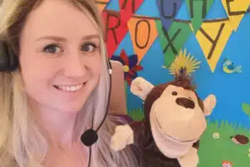 Roxy online teaching background